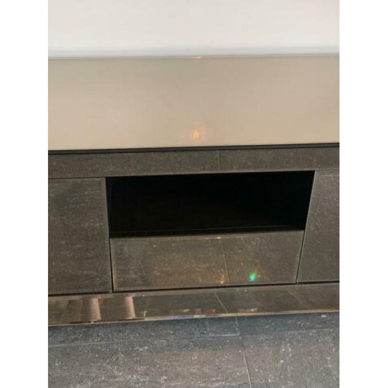 Tv base dubai mirror brons eric custer