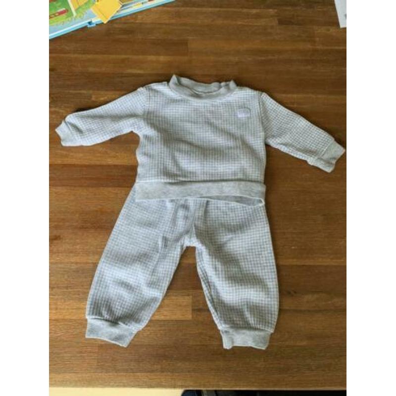 Feetje wafelpyjama grijs maat 62, valt klein