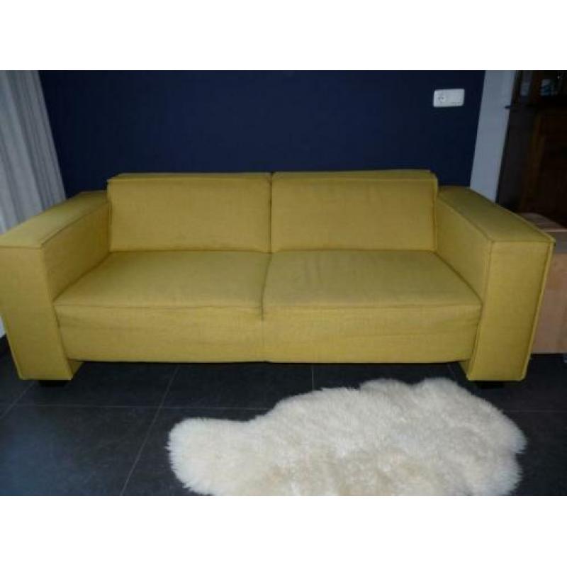 Montel bank 2.10 m breed 2 1/2 zits 2 jaar oud strak design
