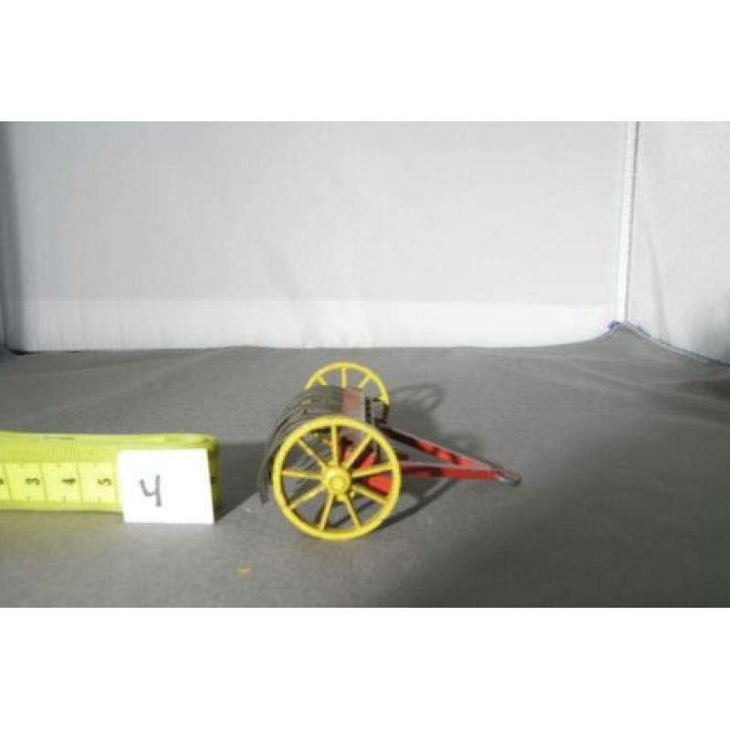 Hay rake, dinky toys (4) incompleet