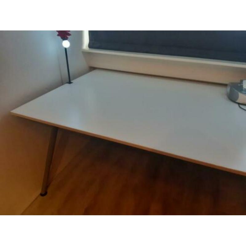Wit bureau 195x110