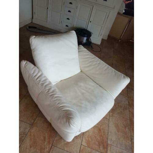 KUKA roomwitte zacht lederen fauteuil met ligstanden