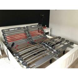 Bed 180 x 210cm met elektrische verstelbare bodem