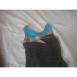 turnpakje veloursstof maatje 128 opruiming nu 10,00