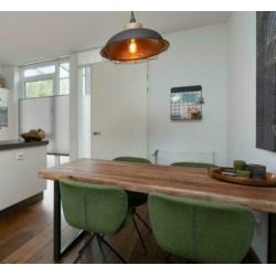 Eetkamertafel boomstam 4-persoons zo goed als nieuw!