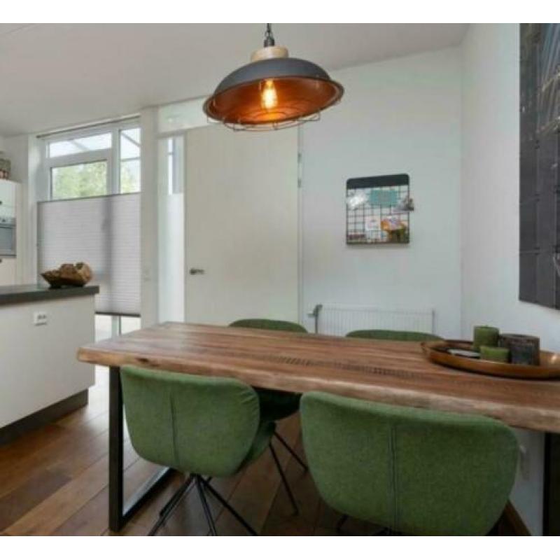 Eetkamertafel boomstam 4-persoons zo goed als nieuw!