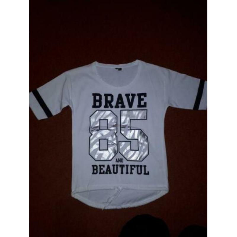 Diverse meisjes shirts mt 140, z.g.a.n, €3;- per stuk