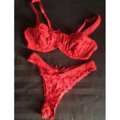 Mooie Zgan Aubade lingerieset rood 80c