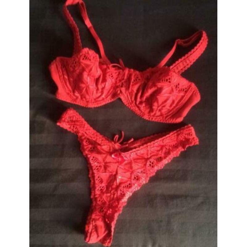 Mooie Zgan Aubade lingerieset rood 80c