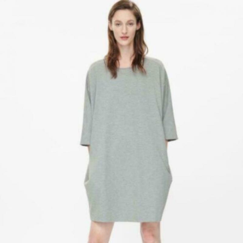 grijze sweater jurk van COS XS tot M