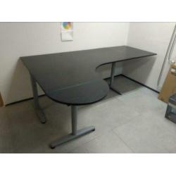 3 ikea bureau's