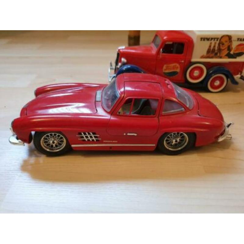 Model auto's / schaal auto's Mercedes jaguar enz