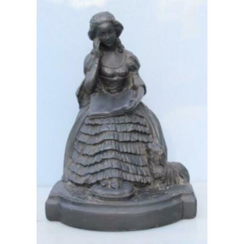 art deco beeld vrouw met hond H 32 cm C