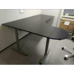 3 ikea bureau's