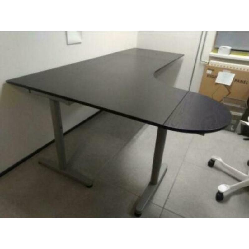 3 ikea bureau's