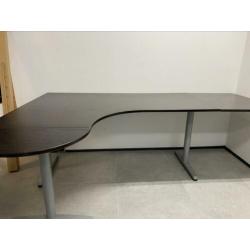 3 ikea bureau's
