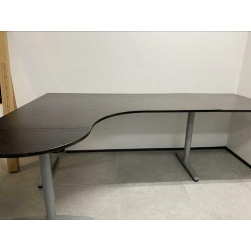 3 ikea bureau's