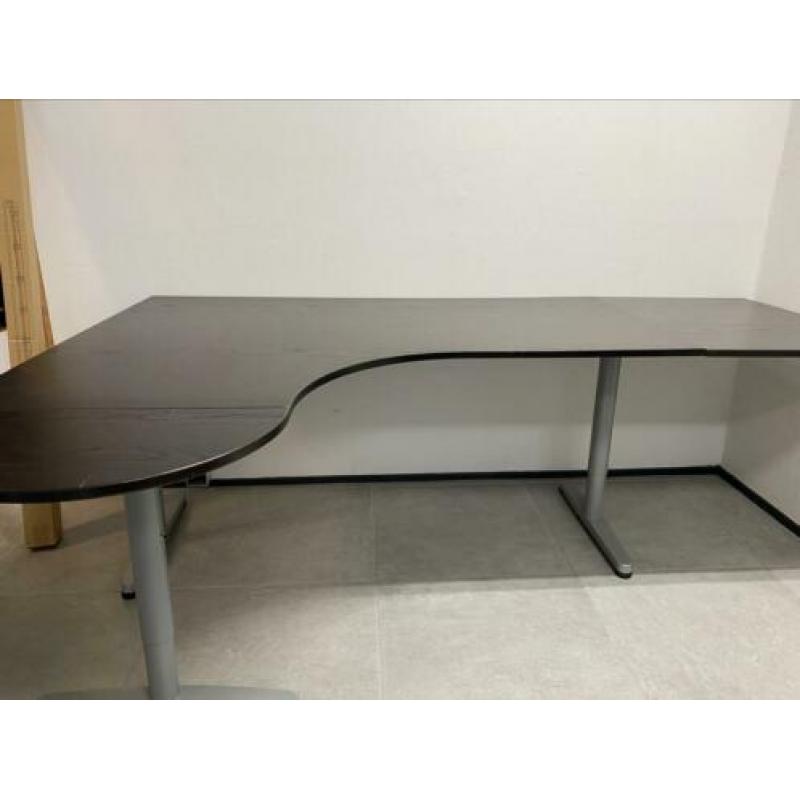 3 ikea bureau's