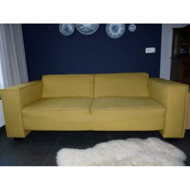 Montel bank 2.10 m breed 2 1/2 zits 2 jaar oud strak design
