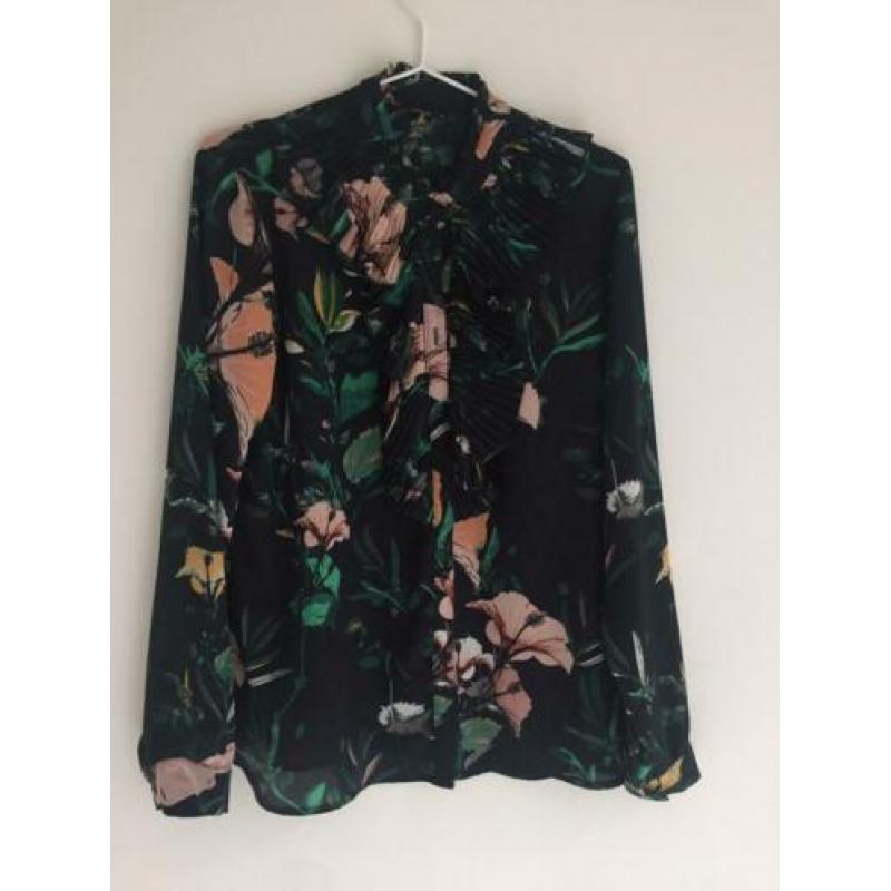 Feestelijke blouse met roesjeskraag