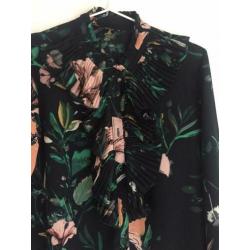 Feestelijke blouse met roesjeskraag