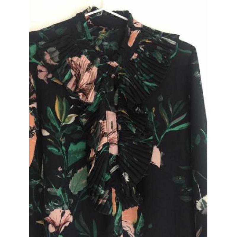 Feestelijke blouse met roesjeskraag