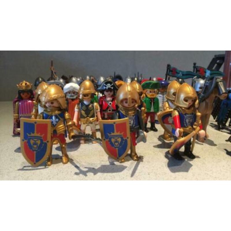 Meer dan 40 Playmobil Ridders met wapens en schild.