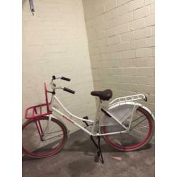 Mooie oma fiets meisje