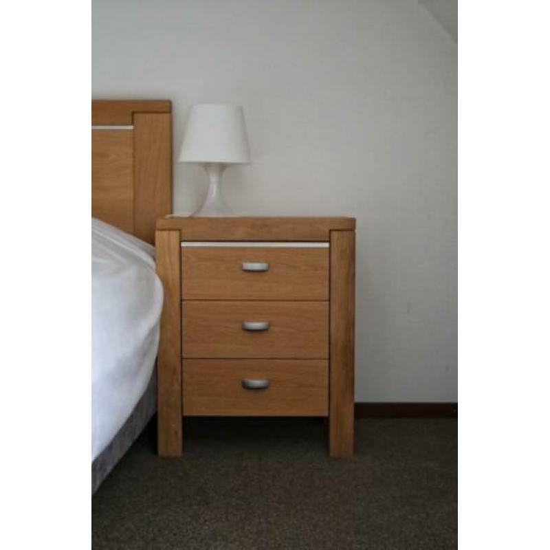 Hotel inventaris, bedden, kasten, nachtkastjes, bureau's