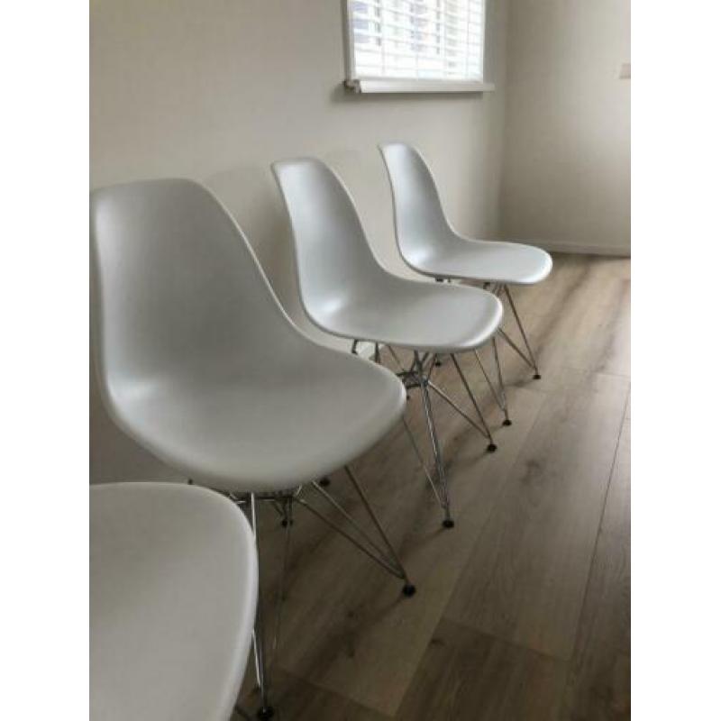 4 x Witte eames replica stoelen - eetkamerstoel