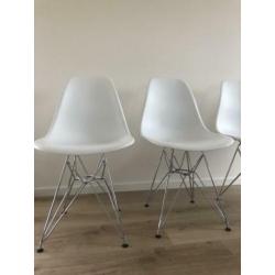 4 x Witte eames replica stoelen - eetkamerstoel