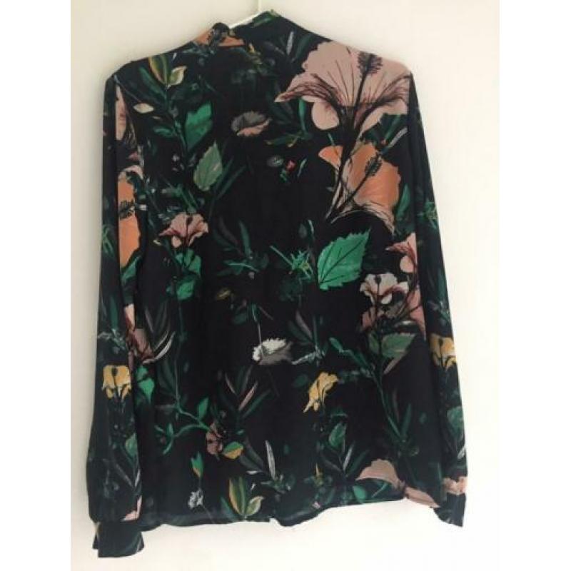 Feestelijke blouse met roesjeskraag