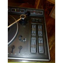 Philips speler 563 zonder boxen spelend te horen