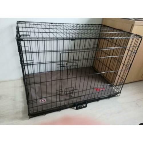 Honden bench met mat in zeer goede staat
