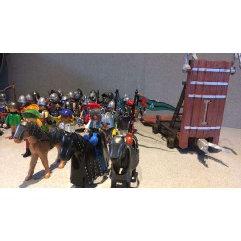 Meer dan 40 Playmobil Ridders met wapens en schild.