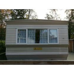 Tekoop stacaravan met dubbelglas op camping Ponderosa