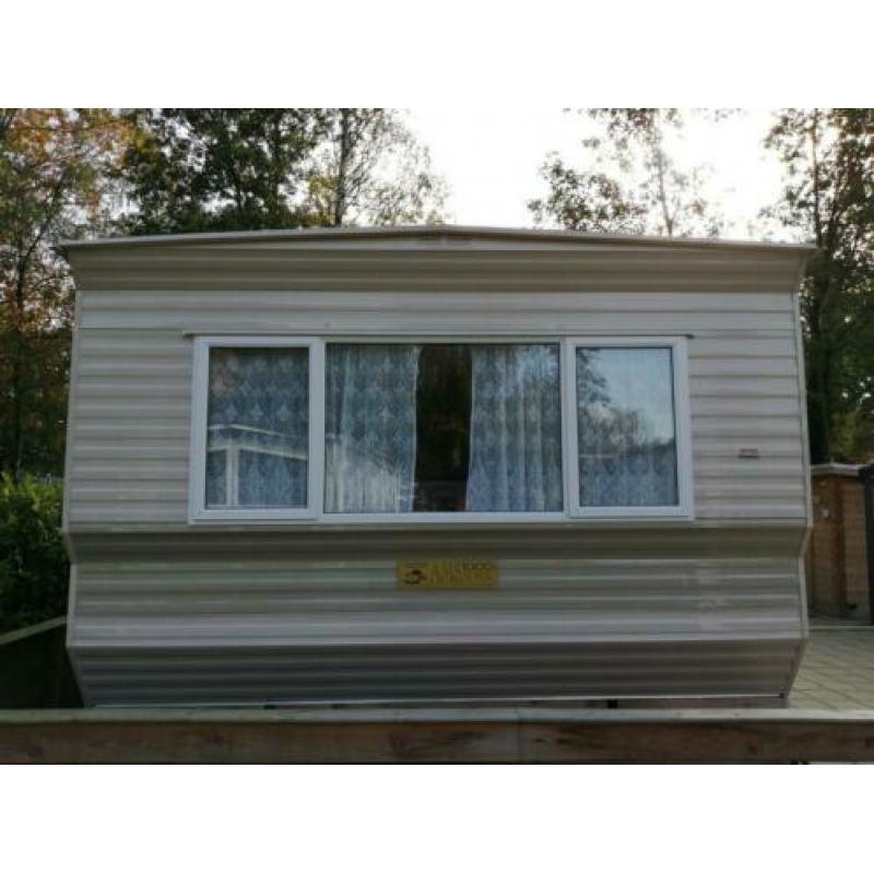 Tekoop stacaravan met dubbelglas op camping Ponderosa