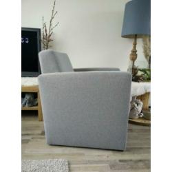 Lichtgrijze stoel fauteuil