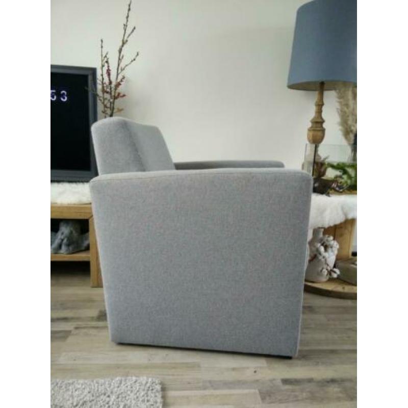 Lichtgrijze stoel fauteuil