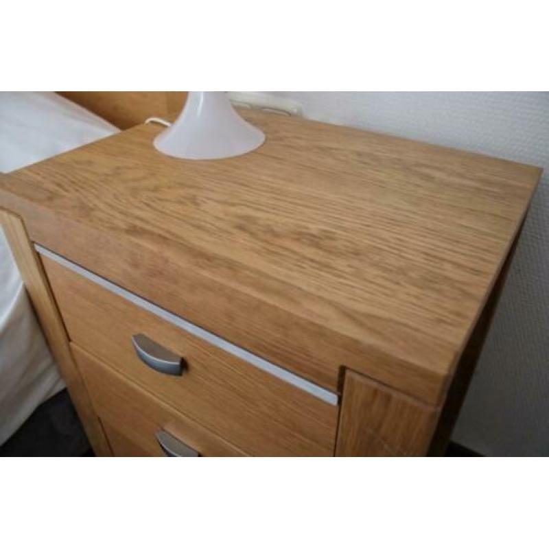 Hotel inventaris, bedden, kasten, nachtkastjes, bureau's
