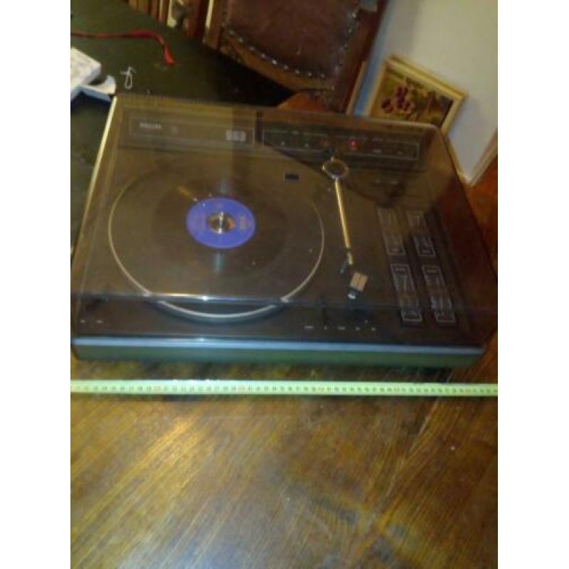 Philips speler 563 zonder boxen spelend te horen