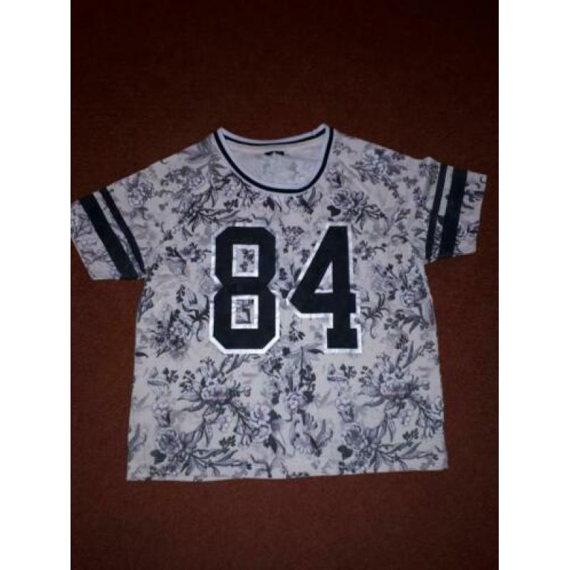 Diverse meisjes shirts mt 140, z.g.a.n, €3;- per stuk