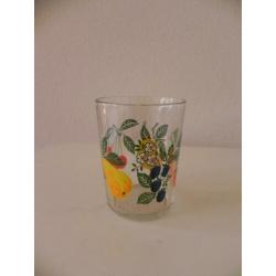 vintage sapglaasjes met fruitmotief
