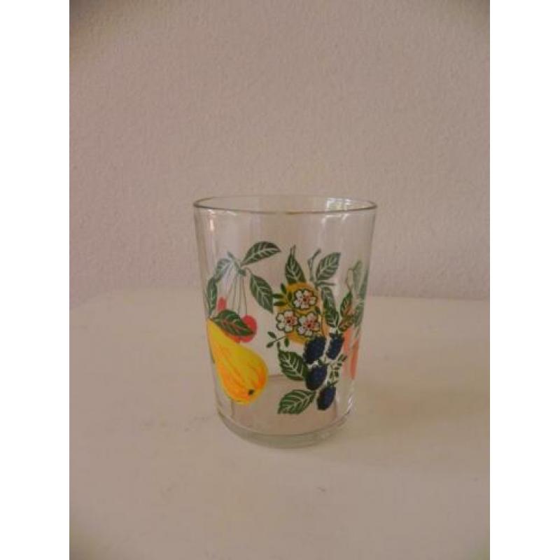 vintage sapglaasjes met fruitmotief