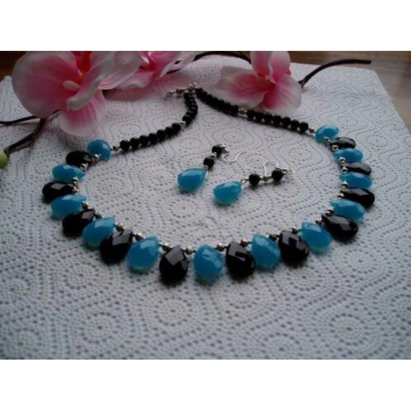 CHALCEDOON met ONYX Ketting en Oorbellen