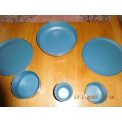 9 Delige kunststof servies in nieuwstaat € 3,-
