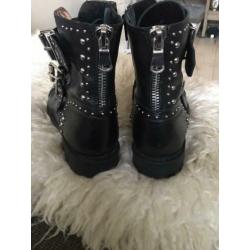 Zwarte laarsjes met studs maat 41 zgan