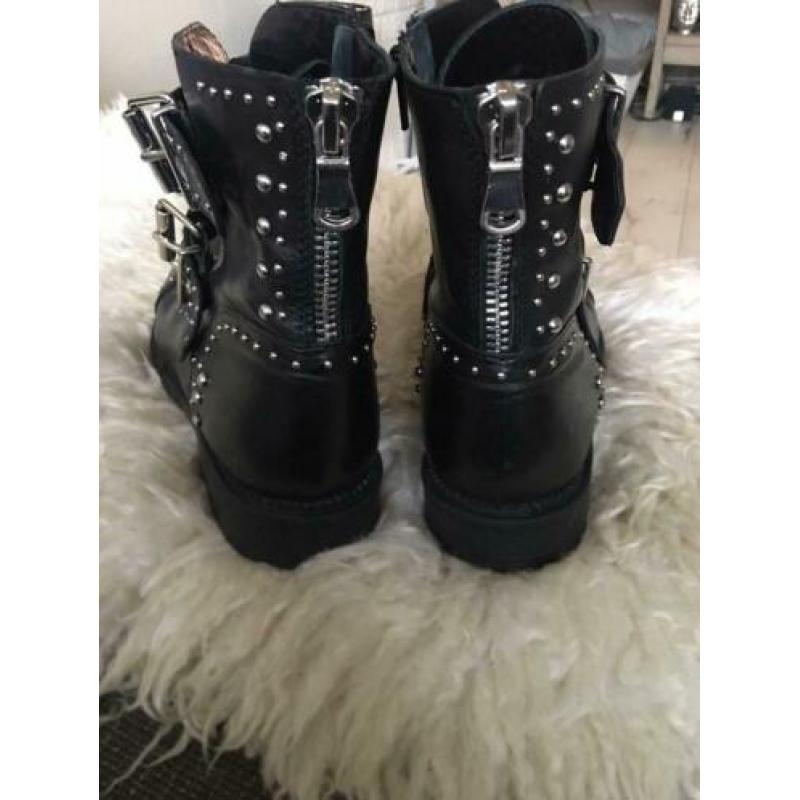 Zwarte laarsjes met studs maat 41 zgan