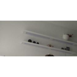 Hoogglans wit wandplanken 2x met verlichting(Goossens wonen)