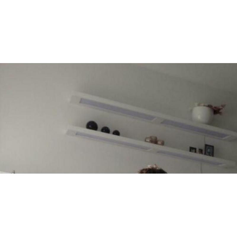 Hoogglans wit wandplanken 2x met verlichting(Goossens wonen)